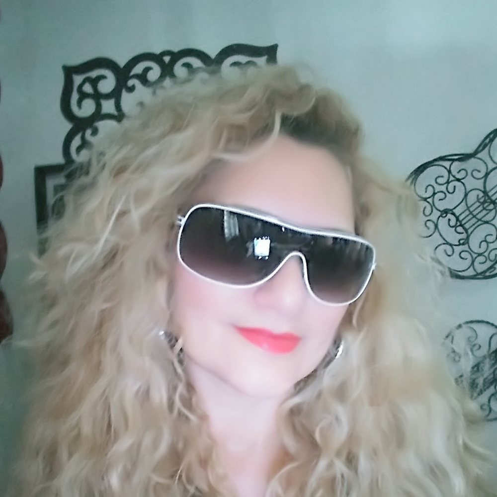 Mens or womens sunglasses😎